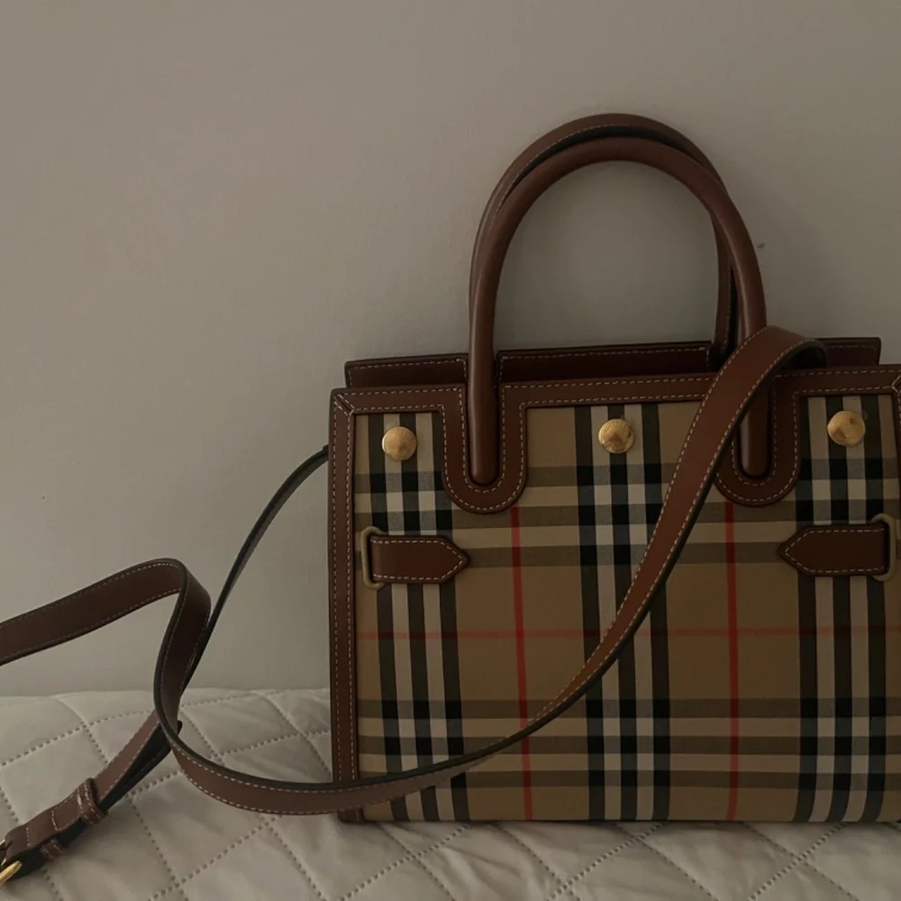 Burberry mini title bag - Picture 8 of 10